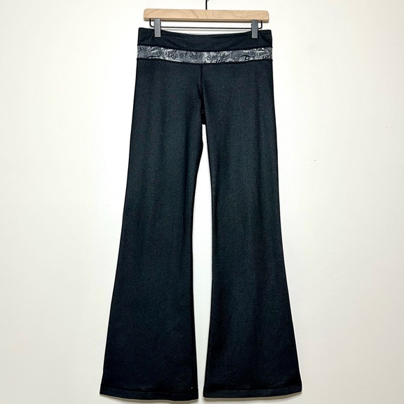 🎉LULULEMON High Rise Flared Leggings Pants Size 6 - Picture 2 of 16